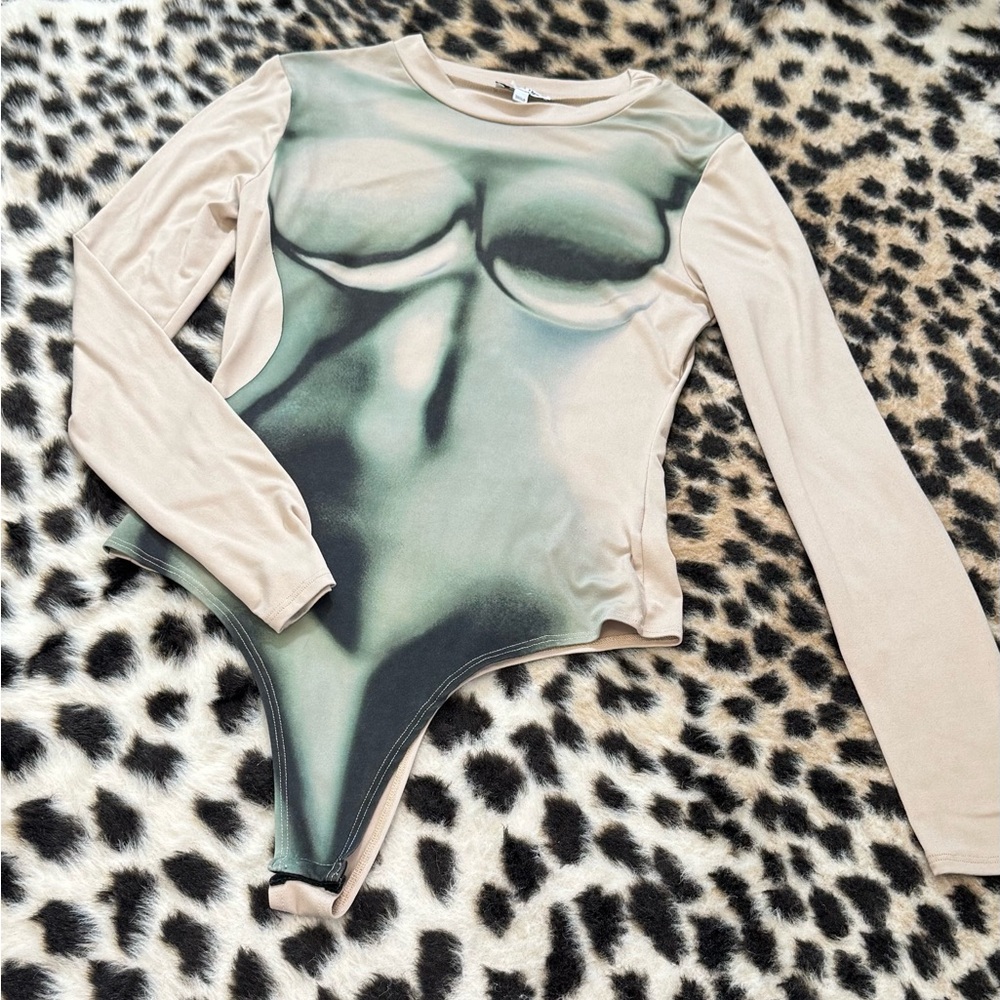 Fashion Nova Cream and Green Artistic Bodysuit